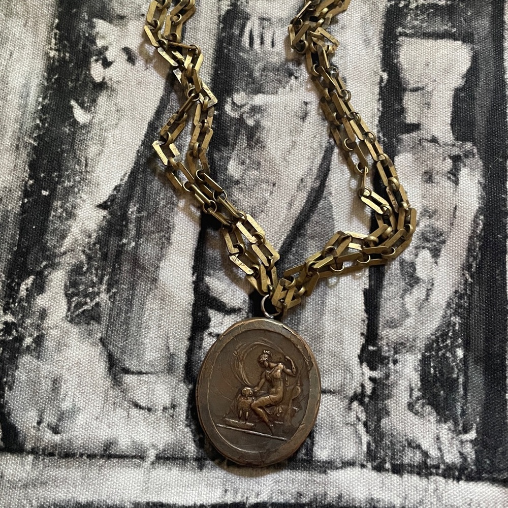 Pyrrha necklace